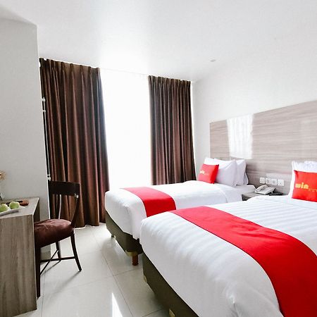 Win Grand Hotel Bekasi Exterior photo